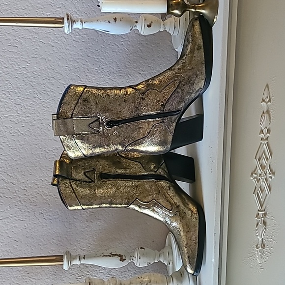 * Casta Gold Western Boots NWOT - Picture 2 of 7